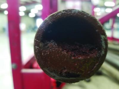 管道内有锈迹和颗粒